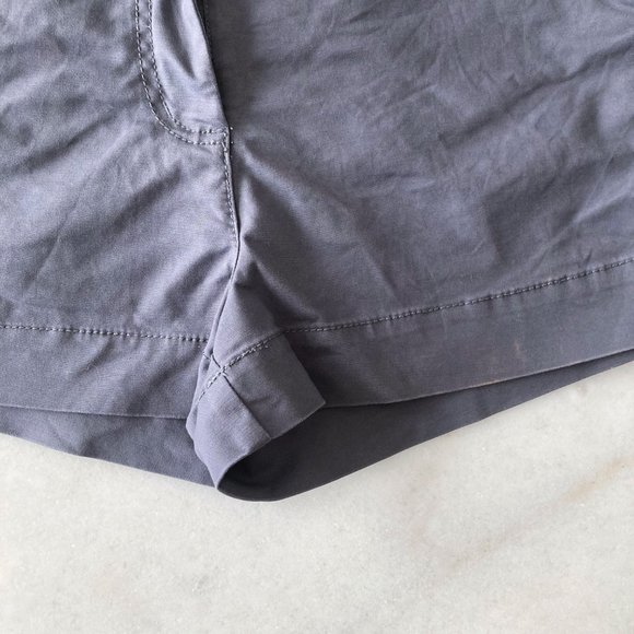Aritzia Talula Hazel hi rise shorts high rise charcoal grey front & back pockets - Picture 5 of 11